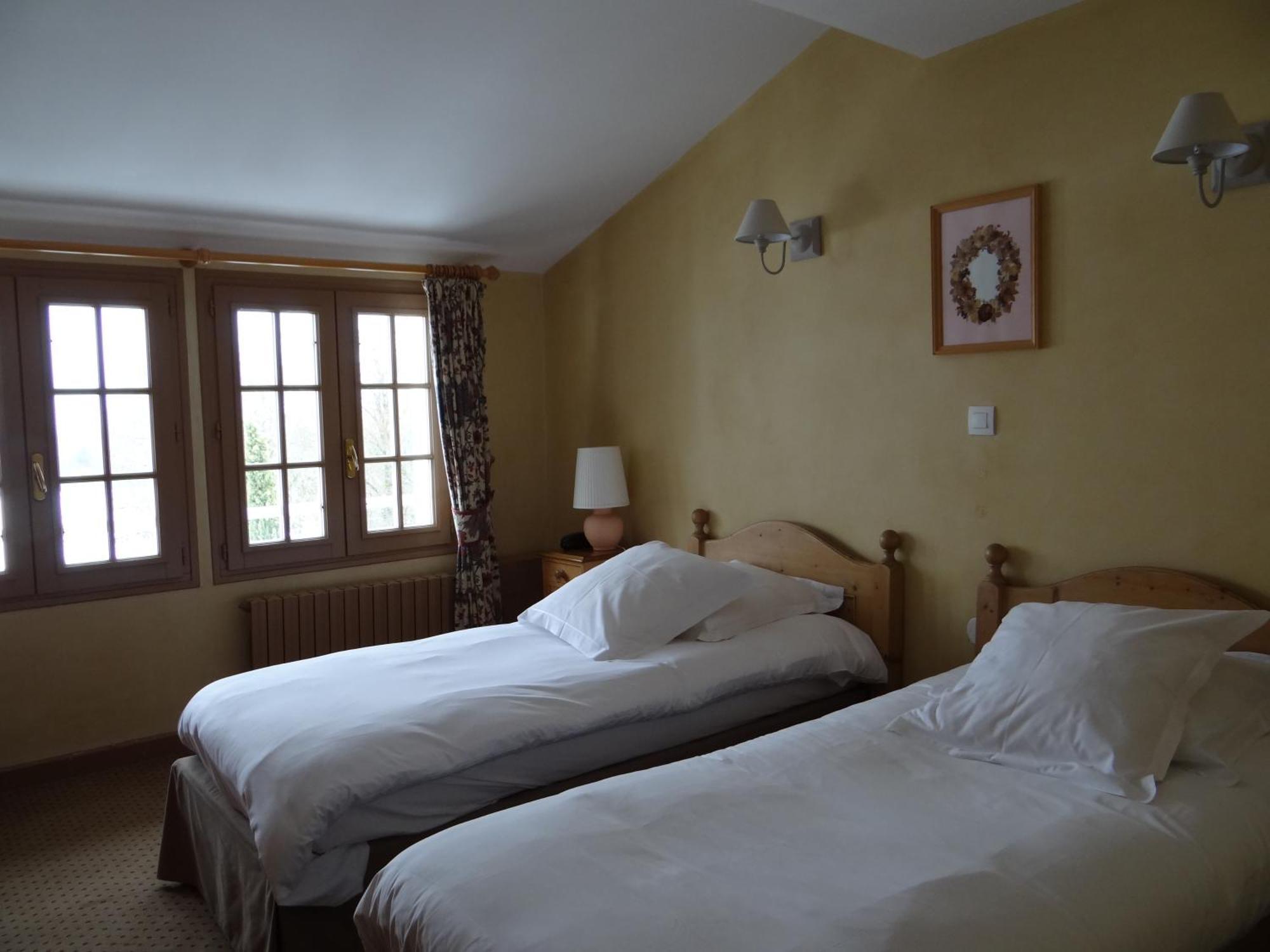 Auberge Des Chasseurs Echenevex Room photo