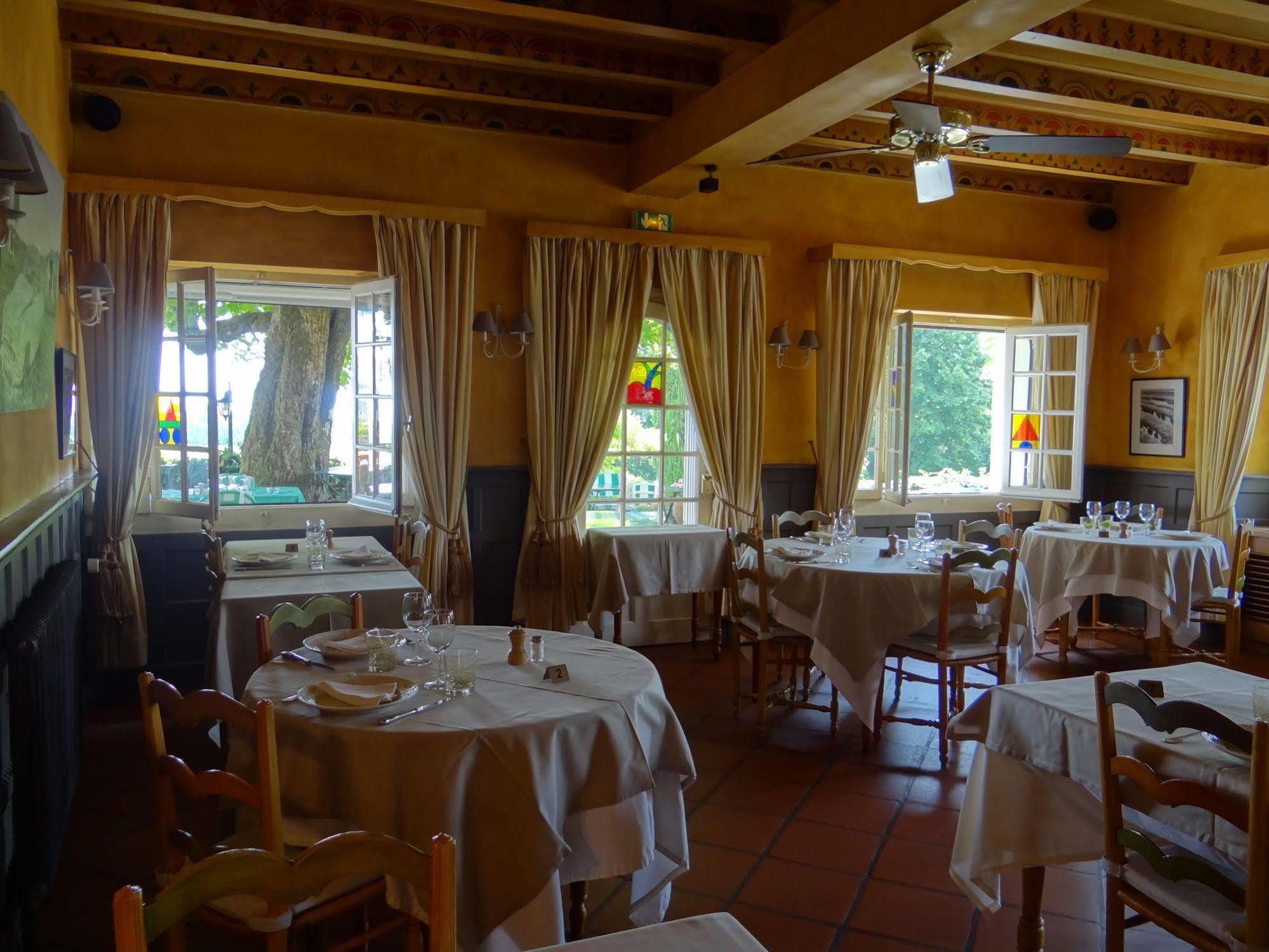 Auberge Des Chasseurs Echenevex Exterior photo