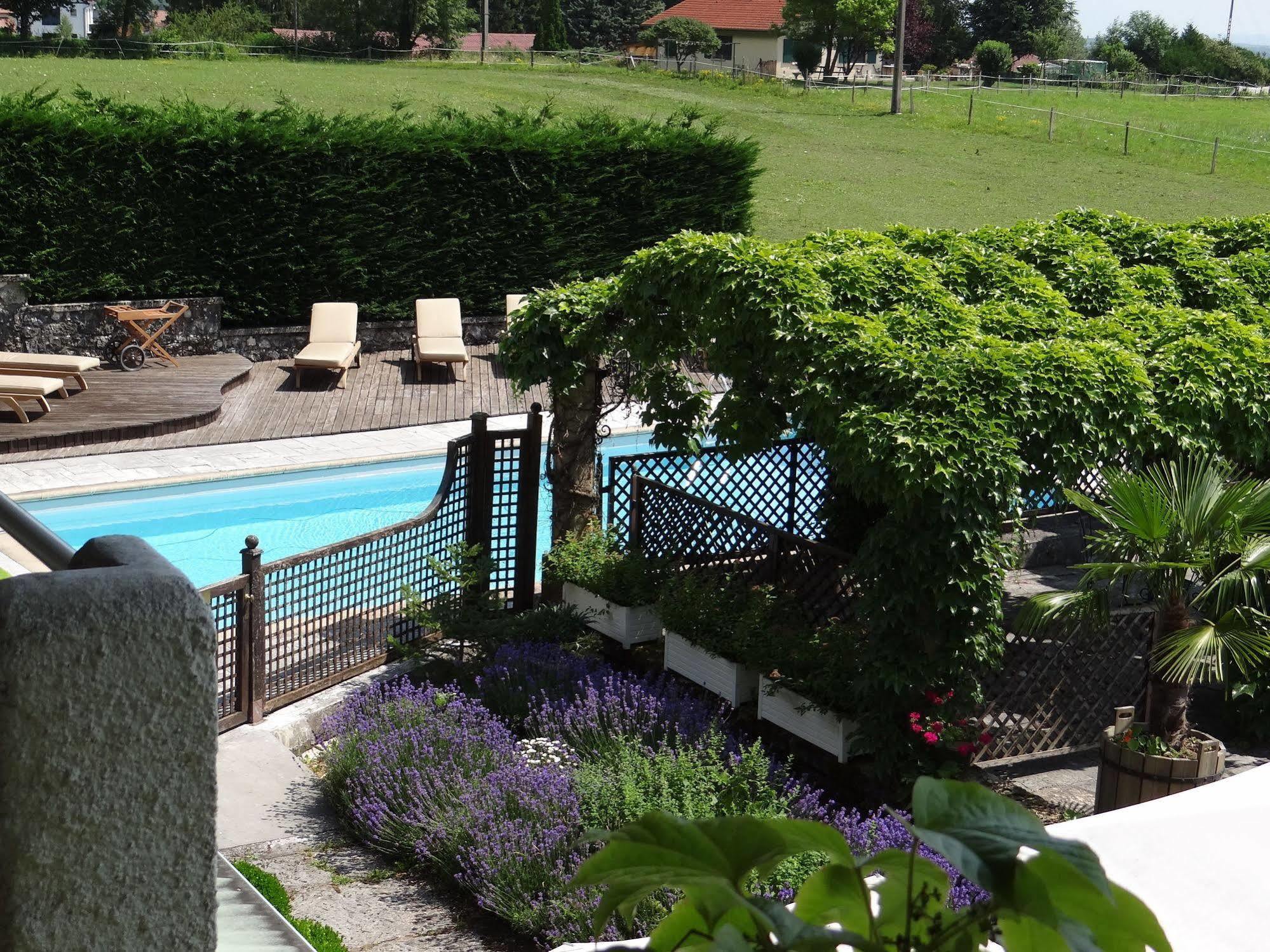 Auberge Des Chasseurs Echenevex Exterior photo