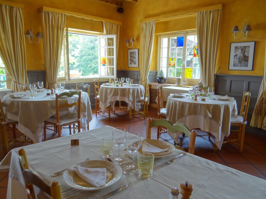 Auberge Des Chasseurs Echenevex Exterior photo